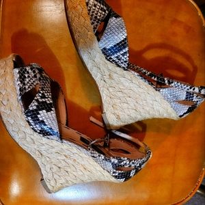 RARE Cute summer wedge sandals, leopard print! BLK fri!